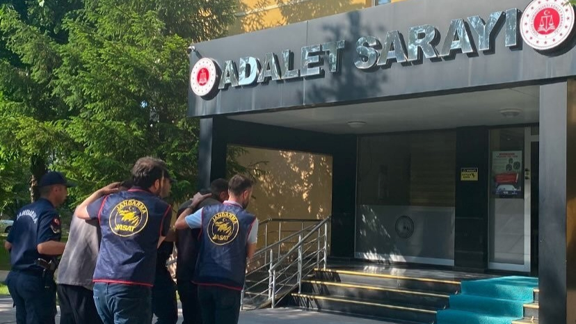Bayburt'ta arı kovanı hırsızları yakalandı 40 kovan sahibine teslim edildi