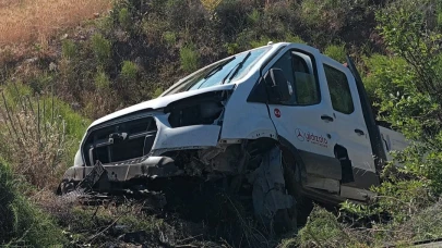 Kontrolden çıkan kamyonet kaza yaptı