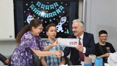 Bursa Valisi Ayyıldız karne ve kapanış törenine katıldı