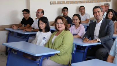 Başkan Gençay, öğrencilerin karne sevincine ortak oldu