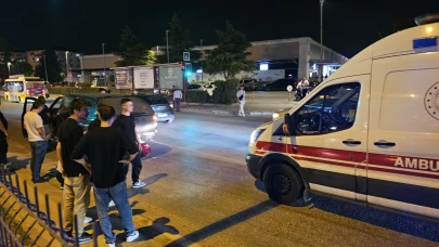 Motosiklet sürücüsü aracın altına girdi!