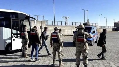 Bakan Yerlikaya: "15 göçmen kaçakçılığı organizatörü ve 446 düzensiz göçmen yakalandı"