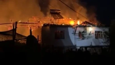 Zile'de köy evi çıkan yangında küle döndü