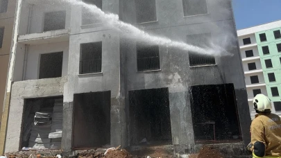 Şantiye alnında yangın çıktı! Binaya sıçradı