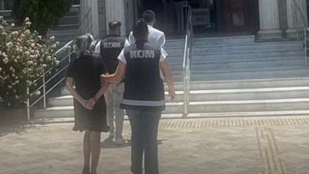 Kamu görevlisi olduklarını iddia ettiler! Yakayı ele verdiler