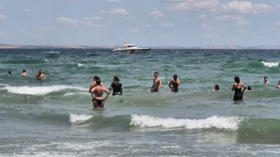 Plaja akın eden vatandaşlara deniz yasağı