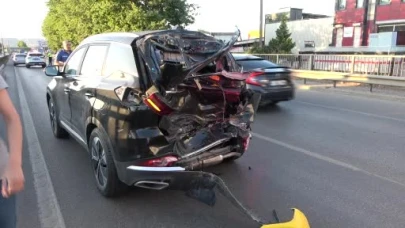 Yeni alınan araca kamyon çarptı: 1 yaralı