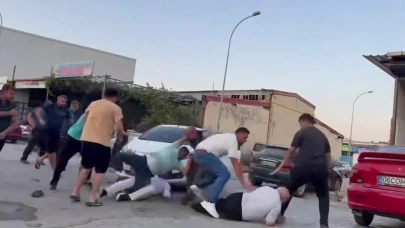 Hem kaza yaptılar hem kavga ettiler! Polis zor ayırdı