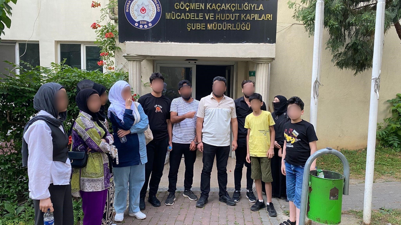 Bursa’da göçmen kaçakçılığı operasyonu! 12 yabancı uyruklu yakalandı