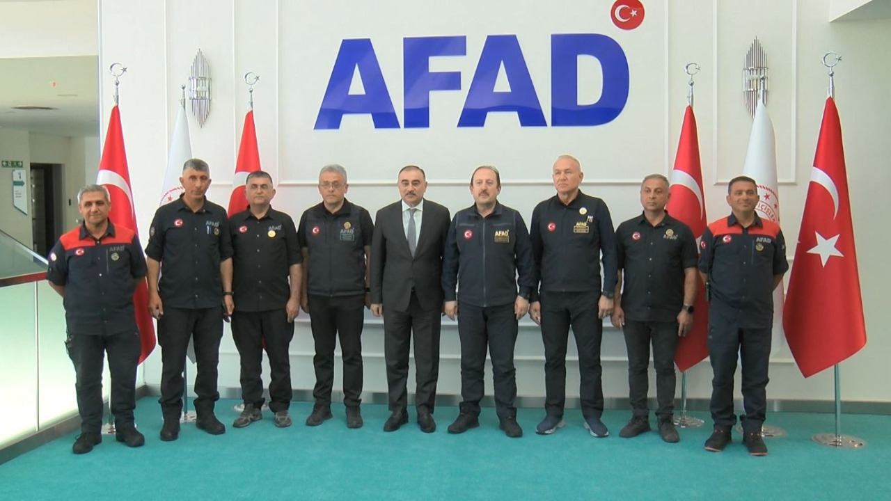 Azerbaycan'dan AFAD personeline iş birliği rozeti