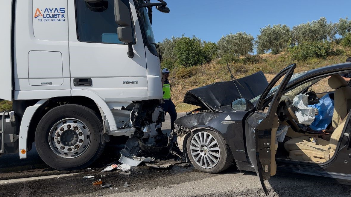 Bursa’da otomobil ile tır çarpıştı! 1 ölü 2 ağır yaralı