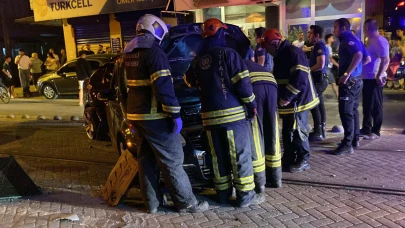 Alkollü sürücü tramvay yoluna daldı!