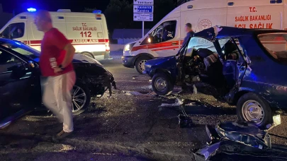 Sakarya'da 2 otomobil çarpıştı! 5 yaralı