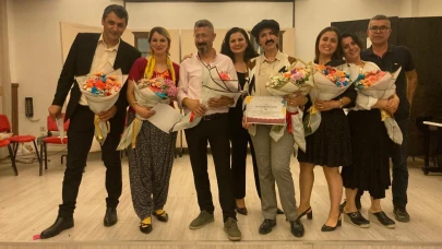 Çocuklar derse biz sahneye