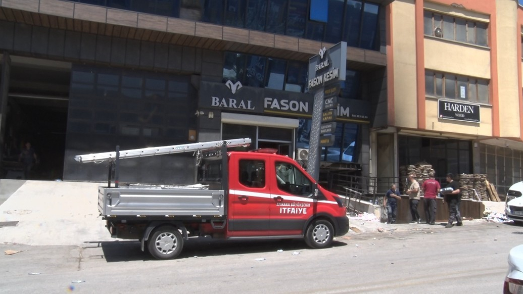 Mobilya imalathanesinde yangın: 3 yaralı!