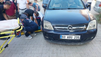 Otomobilin altında kalan küçük çocuk hayatını kaybetti