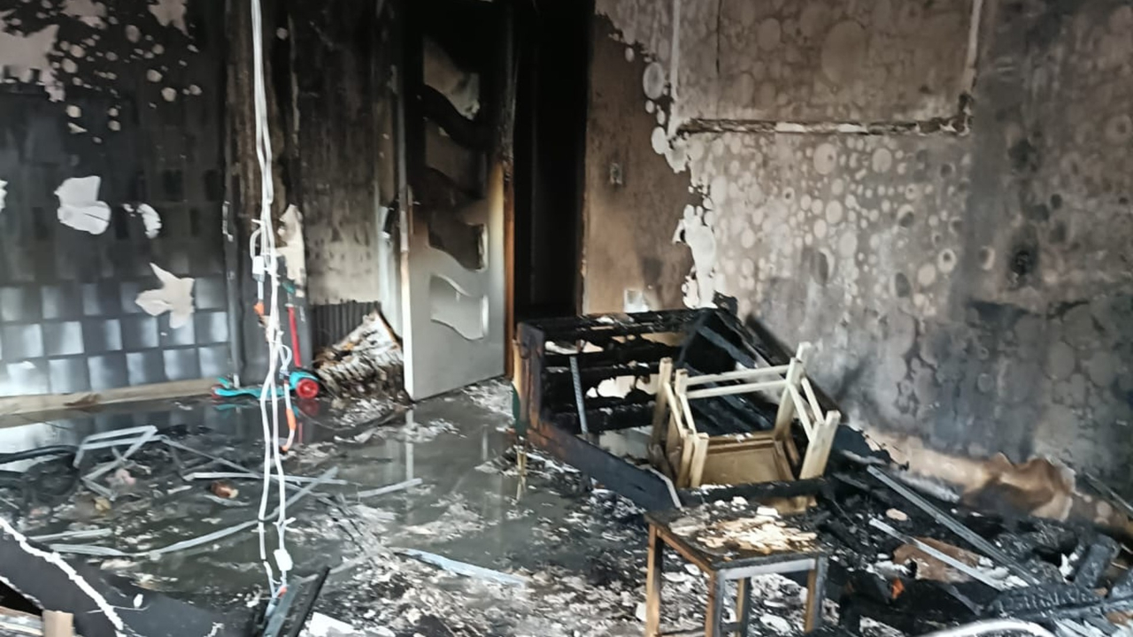 Telefon bataryası patladı! Evde yangın çıktı