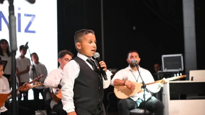 Öğrencilerin dikkat çeken sahne performansları!