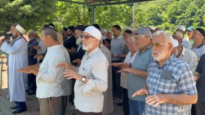 Kuraklık için çare arayan köylüler yağmur duası etti