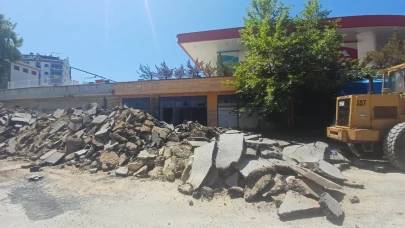 Alkol alırken tartıştığı arkadaşını boğazından bıçakladı!