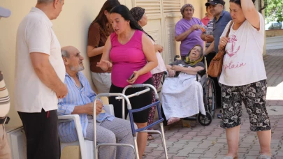 Apartmanda yangın paniği! Yaşlı çift kurtarıldı