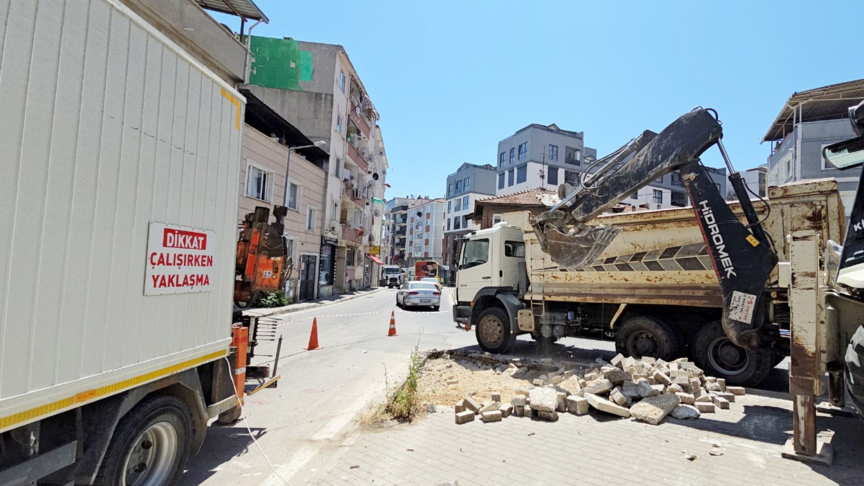 Mudanya'da Şehit Hakan Tamaç Caddesi’nde yol genişletme çalışmaları başladı
