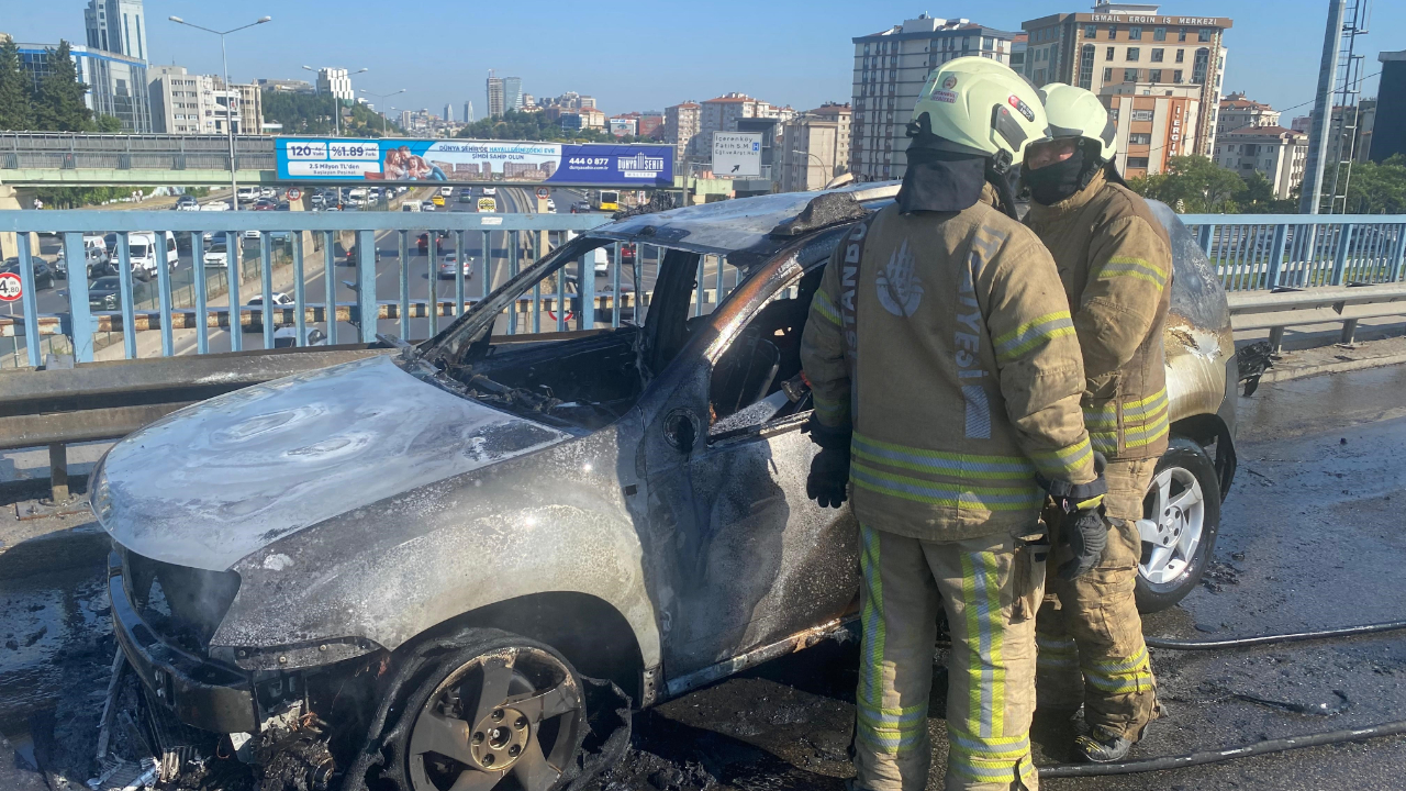 Ataşehir'de seyir halindeki cip alev alev yandı