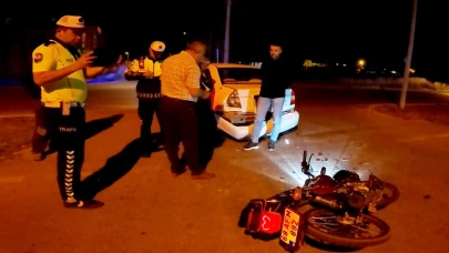Aksaray'da motosiklet otomobile arkadan çarptı! 1 yaralı
