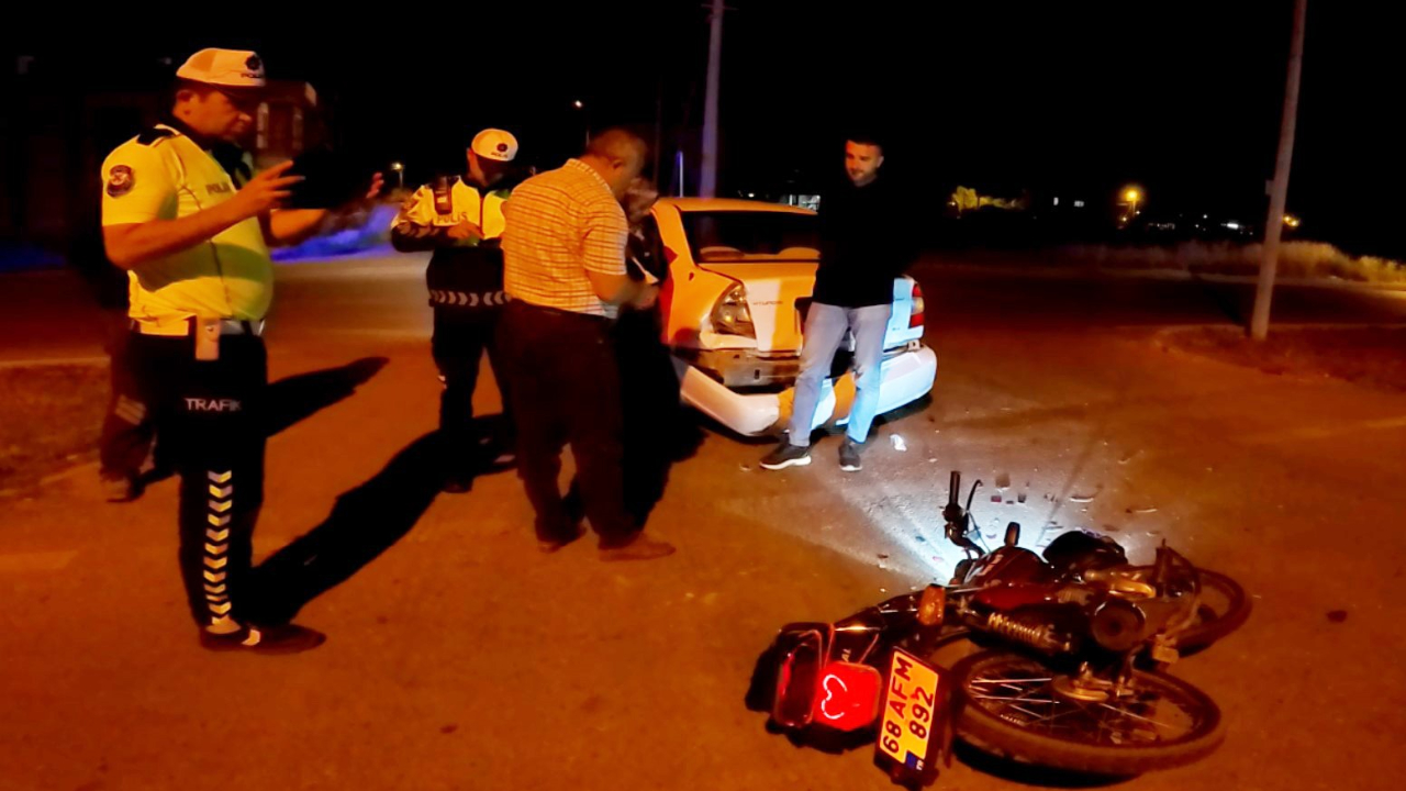 Aksaray'da motosiklet otomobile arkadan çarptı! 1 yaralı
