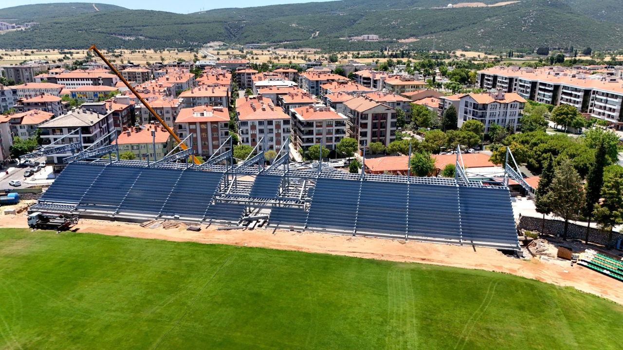 Atatürk Stadyumu'nda tribün inşaatı hızla devam etmekte