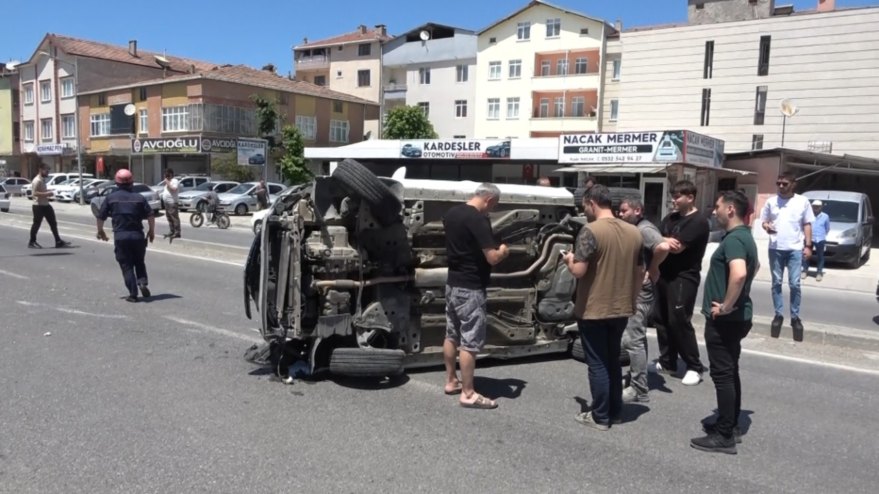 Samsun'da otomobil takla attı: 2 yaralı