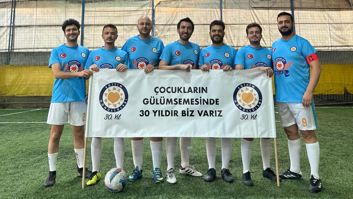 TEGV gönüllüleri halı saha maçında bir araya geldi