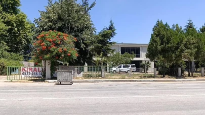 Bursa'da tadilat yaptığı fabrikanın çatısından düşen usta ağır yaralandı