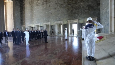 Beşiktaş yönetimi Anıtkabir'i ziyaret etti
