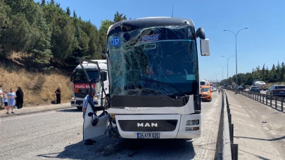 Tır ve otobüs kazaya karıştı: 1'i ağır 3 yaralı