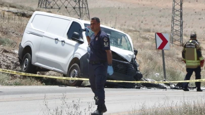 Ticari araçla otomobil çarpıştı: 1 ölü 1 yaralı