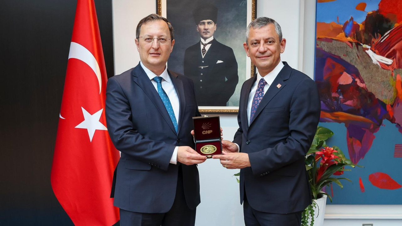 CHP Genel Başkanı Özel Berlin Büyükelçisi Turan'ı ziyaret etti