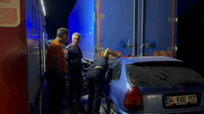 Bursa'da otomobil kamyonun altına girdi! 1 ölü, 1 ağır yaralı