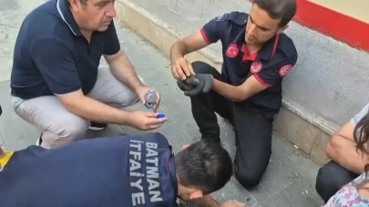 Sıkışan ebabil kuşlarına itfaiye ekiplerinden destek