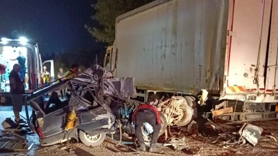 Uşak’ta otomobil kamyona çarptı! 1 ölü