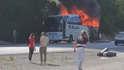 Isparta'da seyir halindeki yolcu otobüsü alev topuna döndü