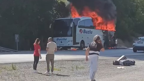 Isparta'da seyir halindeki yolcu otobüsü alev topuna döndü