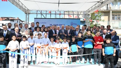 Bursa'da "Dr. Sadık Ahmet Gençlik ve Spor Merkezi" hizmete açıldı