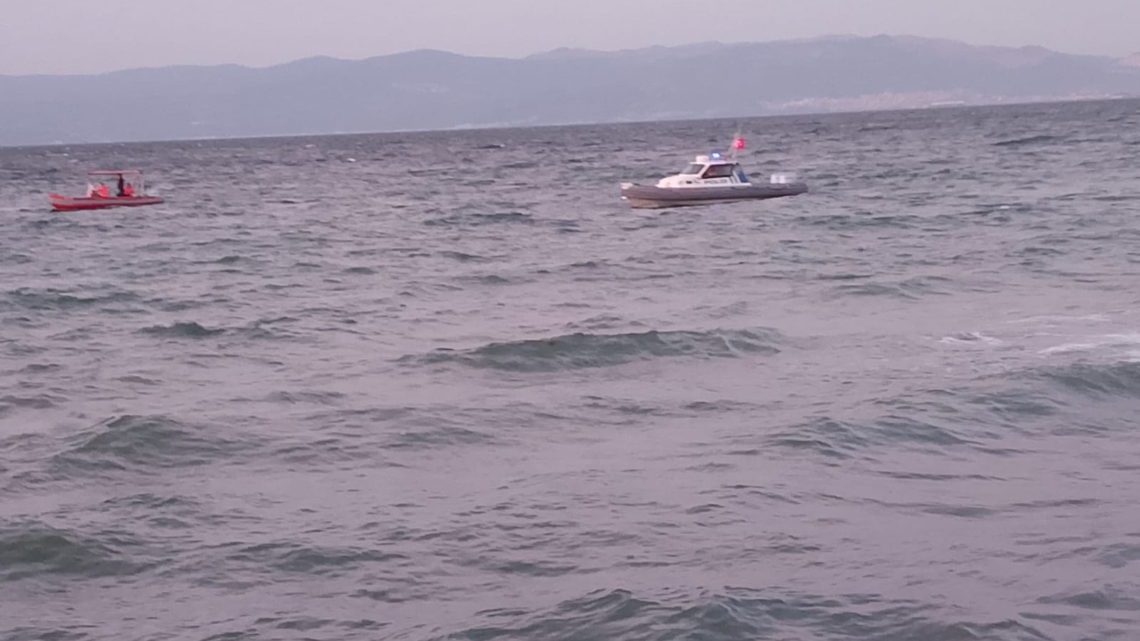 Mudanya'da denize giren baba ve oğlu kayboldu