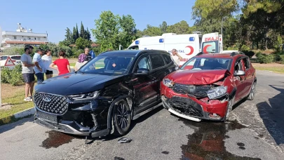 Antalya’da otomobiller çarpıştı: 7 yaralı