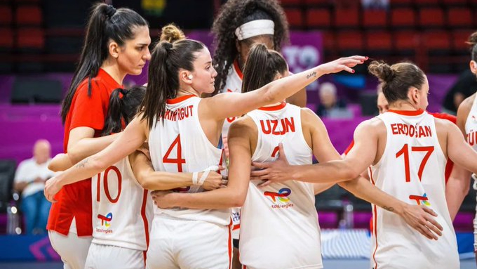 Bozbey'den potanın perilerine tebrik mesajı