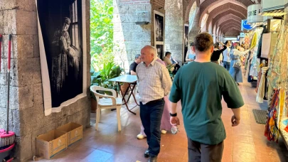İpekböceğinin hikayesi ipek kumaşa basılan fotoğraflarla Kozahan'da