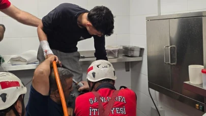 Şanlıurfa'da elini kaptırdığı makineyle hastaneye götürüldü