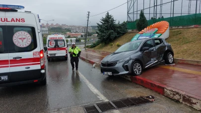 Samsun'da hafif ticari araç otomobile çarptı: 3 yaralı