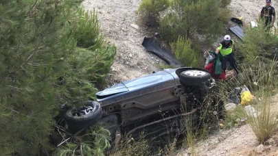 Balıkesir'de otomobil şarampole uçtu! 5 Yaralı